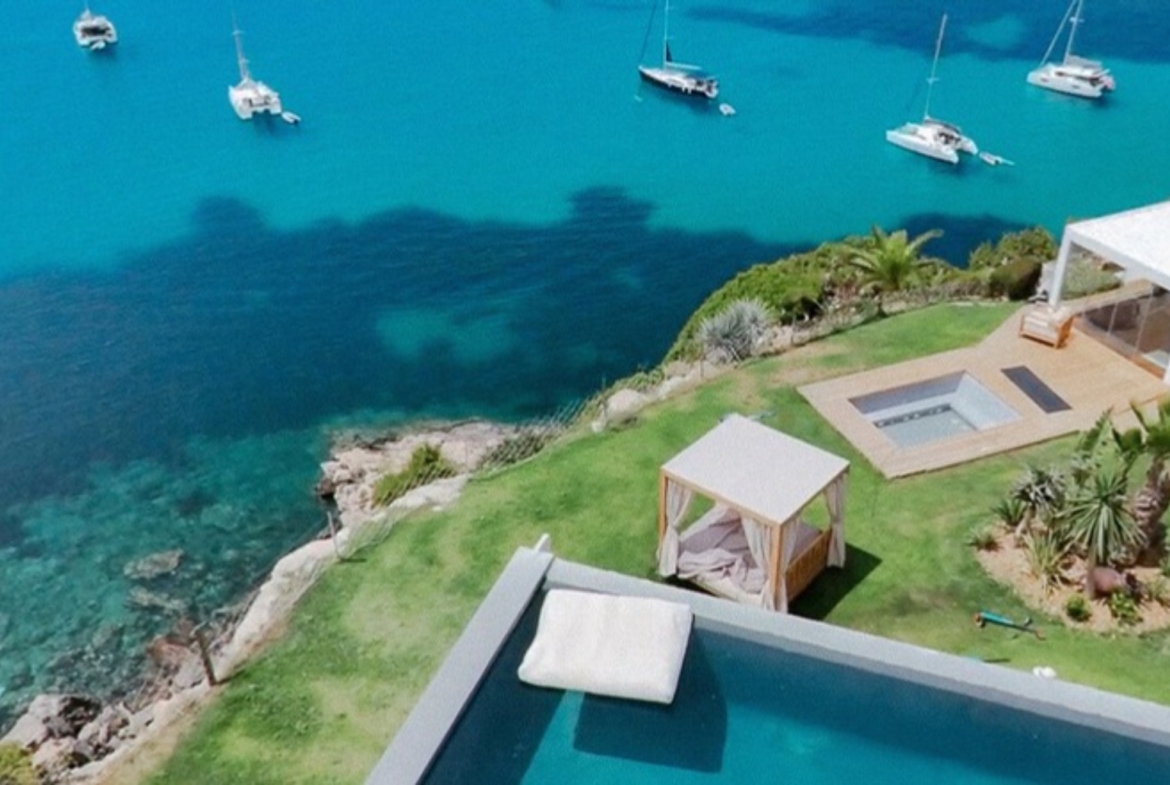 the sunset piscina y vistas